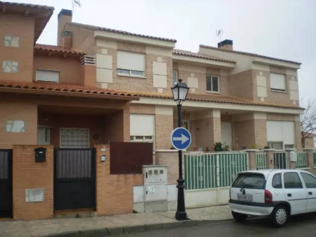 Casa en venta en Calle de Velázquez, 15 en Ugena por 161,000 €